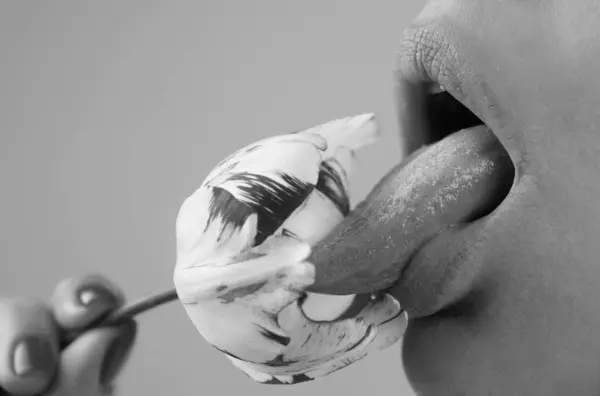 Foreplay Blowjob Sexy Girl Sucking Licking Flower Blowjob Fellation Concept — стоковое фото