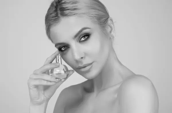 Girl Perfume Young Beautiful Woman Holding Bottle Perfume Smelling Aroma — Stock Photo, Image