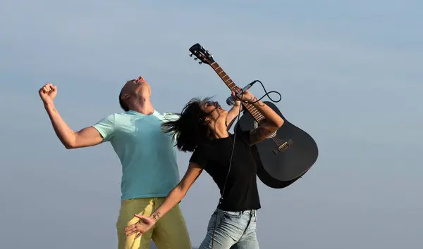 Free Music Couple Enjoy Music Move Emotionally Two Carefree Overjoyed — Stock Photo, Image