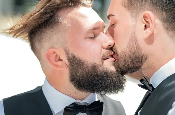 Beso Gay Boda Matrimonio Pareja Gay Tierno Besos Retrato Cerca — Foto de Stock