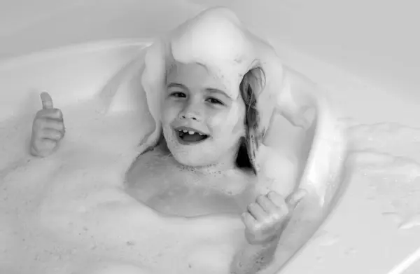 Детское Лицо Пене Ребенок Стирает Пузырьками Ванной Милые Детские Ванны — стоковое фото