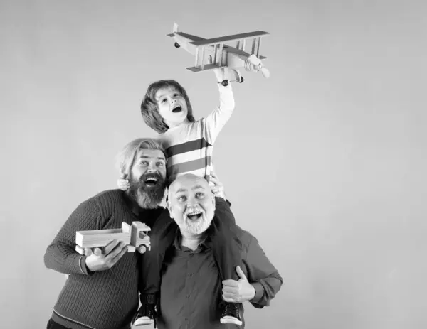 Drei Generationen Alter Von Großvater Vater Und Kind Sohn Spielen — Stockfoto