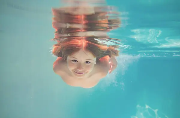 Дитина Басейні Під Водою Хлопчик Під Водою Плаває Дитина Бризкає Ліцензійні Стокові Зображення