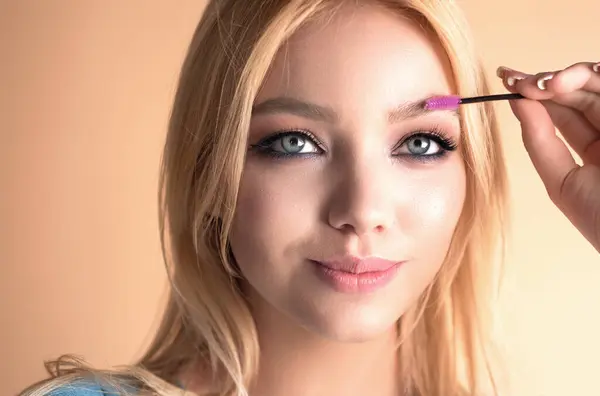 Beautiful Woman Applies Brow Gel Brows Brush Her Eyebrow Studio — Photo