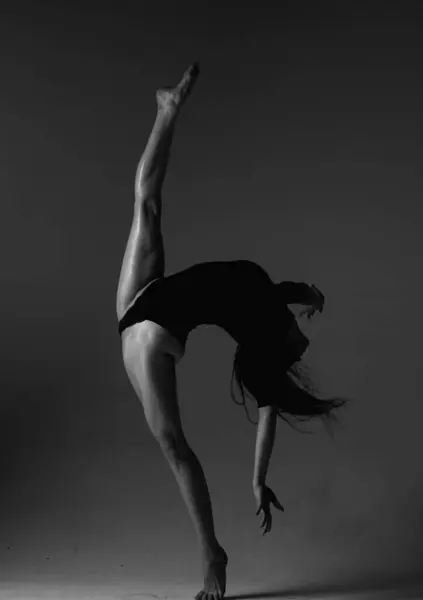 Nohy Sebe Flexibilní Dívka Dělá Gymnastická Cvičení Pro Protahování Krásná Stock Fotografie