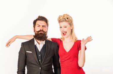 Genç retro aşıklar. Karı koca, klasik tarz.