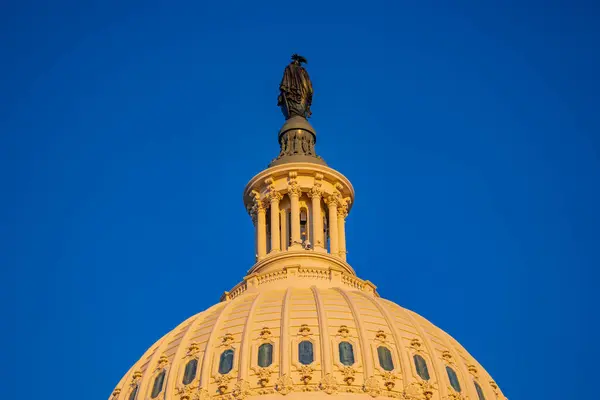 Capital Building Washington Capitol Diatas Langit Biru Kubah Usa Capitol Stok Foto Bebas Royalti