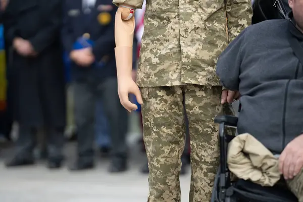Soldato Veterano Ucraino Con Amputazione Guerra Ucraina Soldato Militare Fermate Immagine Stock