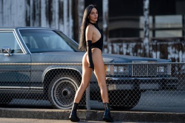 Dişi Seksi Sırt. Moda Seksi Kadın Pozu Seksi Açık Hava. Güzel Slim Woman Vücut. Sıkı Popolar. Mükemmel bir kadın poposu. Seksi Popo Şeklinde Kalçalar. Güzel Şehvetli Bir Kızın Şehvetli Portresi