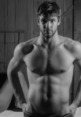 Güçlü kaslı adam. Güçlü adam vücudu. Kaslı vücut. Gövde ve altı paket, çekici çıplak erkek vücudu. Erkek göğsü. Göğüs kasları. Kaslı erkek gövdesi ve karın kasları. Atletik Adam kaslı vücut ve altı