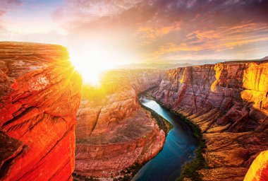 Grand Canyon 'daki Horseshoe Band. Horseshoe 'da gün batımı Grand Canyon Milli Parkı