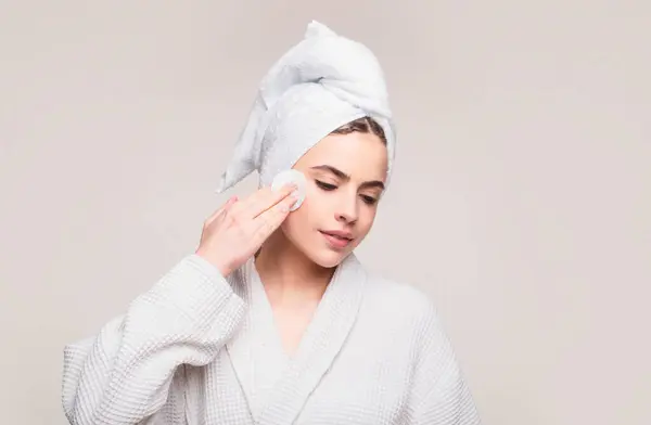 stock image Woman removes makeup with cotton ball from face. Young woman cleans skin from cosmetic by cotton swab. Skin care concept