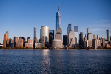 New York, Birleşik Devletler. Manhattan 'ın ortasındaki New York şehrinin gökyüzü manzarası. ABD, New York, New York, Manhattan. Amerikan büyük şehri. Aşağı Manhattan silueti