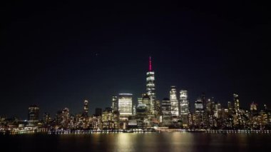 New York, Manhattan, günbatımı şehir ışıkları. Manhattan 'da bir gece, New York hava manzaralı. New York Şehri, İHA 'dan New York manzarası. New York, Manhattan silueti. Gece şehri sahnesi New York, ABD