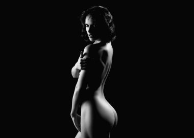Sıska seksi vücutlu seksi bir kadın. Zayıf vücutlu seksi bir kadın. Çıplak vücut, çıplak kadın. Şehvetli üstsüz beden. Şehvetli, genç, seksi kadın. Güzel kız, manken. Moda kadını.