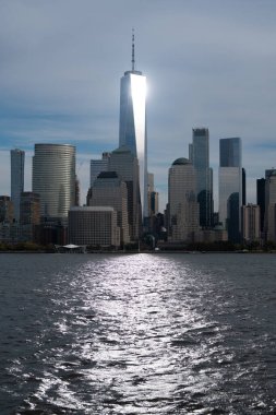 New York 'ta. Manhattan şehir merkezindeki gökdelenler. New York City silueti, ABD 'de Manhattan şehri.