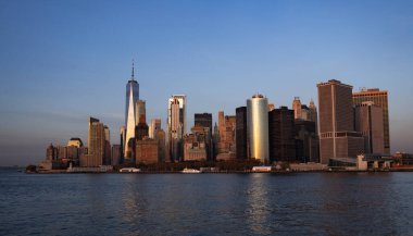 Kentsel Gökdelenler ABD ile New York City Skyline. New York City silueti, ABD 'de Manhattan şehri manzarası. Manhattan 'da panoramik manzara