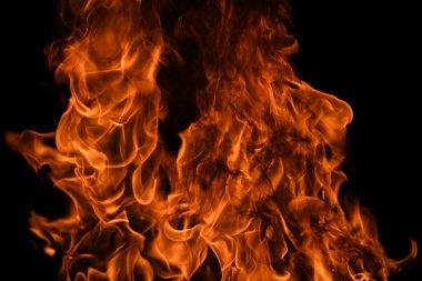 Yangın alevi siyah arkaplanda izole edildi. Alevler, soyut doku. Ateş deseni için sanat tasarımı, alev dokusu