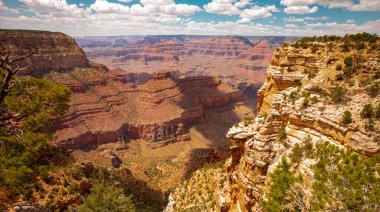 Kızıl kaya kanyonu, kayalık dağlar. Kanyon çölü panoramik manzarası. Ulusal Park, Arizona