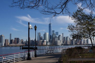 Kentsel Gökdelenler ABD ile New York City Skyline. New York City silueti, ABD 'de Manhattan şehri manzarası. Manhattan 'da panoramik manzara