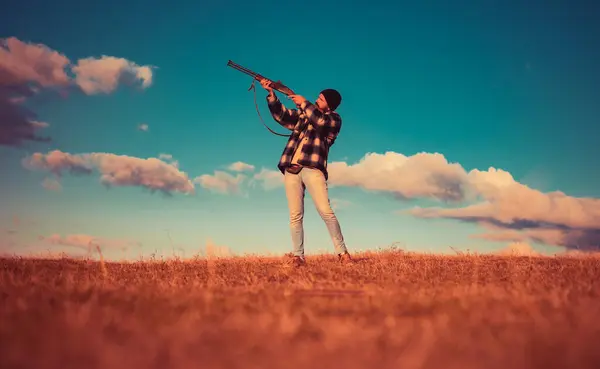 stock image Sporting clay and skeet shooting. Hunter with shotgun gun on hunt. Autunm hunting. Hunting in USA. Hunter aiming rifle in forest. Process of duck hunting