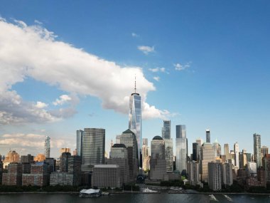 New York. New York 'ta. Manhattan şehir merkezindeki gökdelenler. New York City silueti, ABD 'de Manhattan şehri.