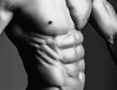 Mükemmel vücutlu bir erkek model. Baştan çıkarıcı eşcinsel. Erkek göğsünü kapat. Göğüs kasları. Kaslı erkek gövdesi ve karın kasları. Atletik Adam kaslı vücut ve karın kasları gösteriyor. Seksi çıplak adam, baştan çıkarıcı adam.