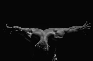 Erkek kaslı gövde. Seksi bir vücut. Çıplak Kas ve Güç Atletik Gay Pozu. İnsan Gücü. Mükemmel Omuzlar ve Sırt Kasları. Kaslı Adam Güç gösteriyor, Arka Görüş. Seksi bir vücut. Güçlü Güç Omuzları