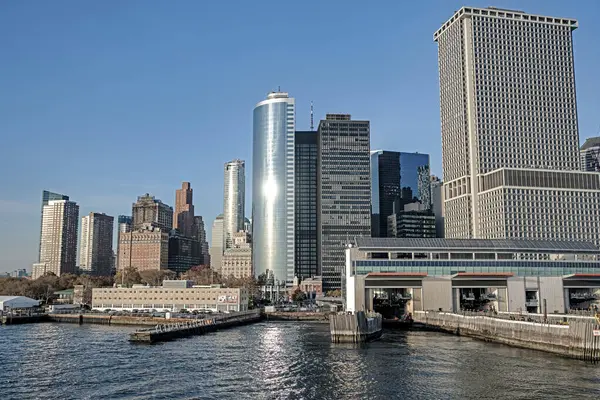 Kentsel Gökdelenler ABD ile New York City Skyline. New York City silueti, ABD 'de Manhattan şehri manzarası. Manhattan 'da panoramik manzara