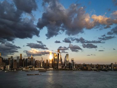 New York hava manzaralı, New York City gökyüzü manzaralı. Manhattan, New York 'ta panoramik drone görüntüsü