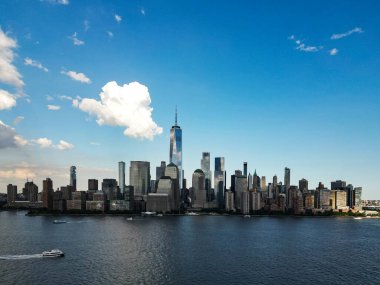 New York hava manzaralı. New York City silueti, ABD 'de Manhattan şehri manzarası. New York City Manhattan Şehir Merkezi Skyline, Jersey City, New Jersey, ABD