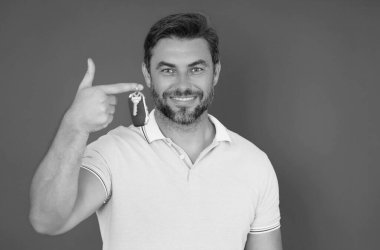 Kredi ve ipotek. Emlakçı kredisi, ipotekli yeni bir ev ya da araba. Emlakçı kredi teklif ediyor. İş teklifi, satın alma teklifi. İndirim teklifi. İş anlaşması. İyi krediler