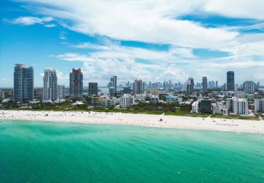 Miami Sahili 'nin havadan görüntüsü. Florida mı? Miami kıyı şeridinin havadan görüntüsü. Güney Sahili, Miami Sahili Panorama manzaralı. South Pointe Parkı 'nın havadan görünüşü