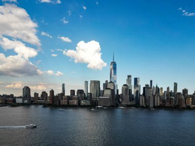 New York hava manzaralı. New York City silueti, ABD 'de Manhattan şehri manzarası. New York City Manhattan Şehir Merkezi Skyline, Jersey City, New Jersey, ABD