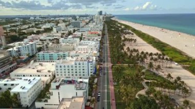 Miami Sahili 'nin havadan görünüşü, Güney Sahili. Miami Beach silueti. Miami şehir manzarası, hava manzarası. Miami kıyı şeridi, kıyı, okyanus kıyısı manzarası