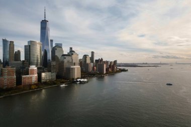 New York 'un gökdelenleri. Amerika 'ya git. New York, ABD. New York 'ta Manhattan manzarası. New York City USA Manhattan şehir merkezi finans bölgesi silüeti. Dron 'dan NYC' ye. NYC hava görüntüsü