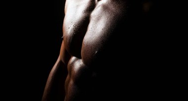 Kaslı erkek gövdesi, altılı paket. Karın kasları, omuzları ve göğsü mükemmel. Abs 'ı kapat. Gövdeye yakın. Ab. Kaslı gövde ve yırtık karın kasları. Seksi kaslı erkek vücudu. Gövdesi çıplak bir adam karın kası gösteriyor.
