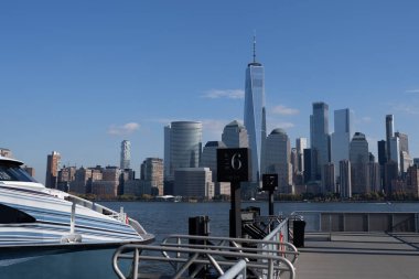 Kentsel Gökdelenler ABD ile New York City Skyline. New York City silueti, ABD 'de Manhattan şehri manzarası. Manhattan 'da panoramik manzara
