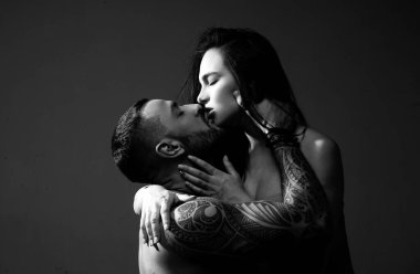 Birbirine aşık genç bir çift. Aşk hikayesi.