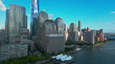 New York hava manzaralı. New York City silueti, ABD 'de Manhattan şehri manzarası. New York City Manhattan Şehir Merkezi Skyline, Jersey City, New Jersey, ABD