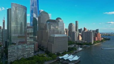 New York hava manzaralı. New York City silueti, ABD 'de Manhattan şehri manzarası. New York City Manhattan Şehir Merkezi Skyline, Jersey City, New Jersey, ABD