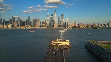 NYC, New York 'un ufuk çizgisi. New York, Manhattan, İHA 'dan Panorama. New York havası silüeti. ABD panoramik gökdelenleri. En tepeden New York şehir manzarası