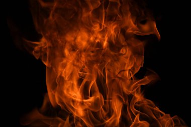 Ateş alevi. Siyah arkaplanda yanan ışıklar