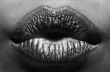 Gold lips, golden lipgloss on sexy lips, metallic mouth. Beauty woman mouth. Sexy girl golden lips, gold mouth. Glowing gold skin and gild lips. Metallic shine golden lip gloss