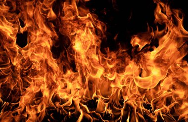 Ateş alevi. Siyah arkaplanda yanan ışıklar