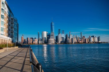 New York, New York. Kentsel Gökdelenler ABD ile New York City Skyline. New York City, ABD 'deki Lower Manhattan ve One World Trade Center Manhattan' daki Weehawken New Jersey Panoramik Manzarası 'ndan görülmektedir.