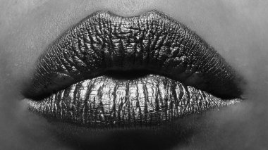 Gold lips, golden lipgloss on sexy lips, metallic mouth. Beauty woman mouth. Sexy girl golden lips, gold mouth. Glowing gold skin and gild lips. Metallic shine golden lip gloss