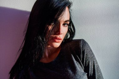 Moda makyajı. Profesyonel makyaj. Vogue makyajlı güzel kadın yüzü. Makyaj modeli. Zarif Bayan. Güzel model. Zarif bir kadının yüksek moda portresi. Güzel surat. Moda makyajı.