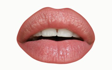 Seksi şehvetli ağız. Mükemmel bir kadın ağzı. Kapatın. Sağlıklı beyaz dişler