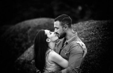 İlgi ve sevgisini ifade ediyor. Birlikte güzel bir hafta sonu geçiriyoruz. Romantik ve aşk dolu. Şefkat ve samimiyet. Birbirine aşık romantik bir çift.